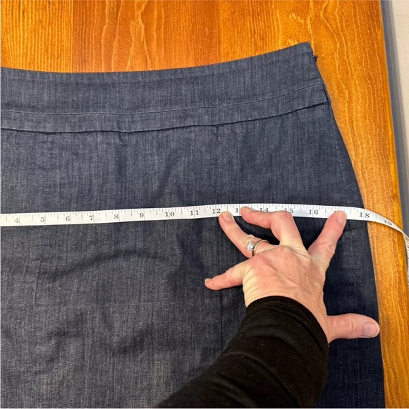 Ann Taylor Loft Size 4 Pencil Skirt Dark Blue Denim-Like Knee Length Pockets - Picture 13 of 13